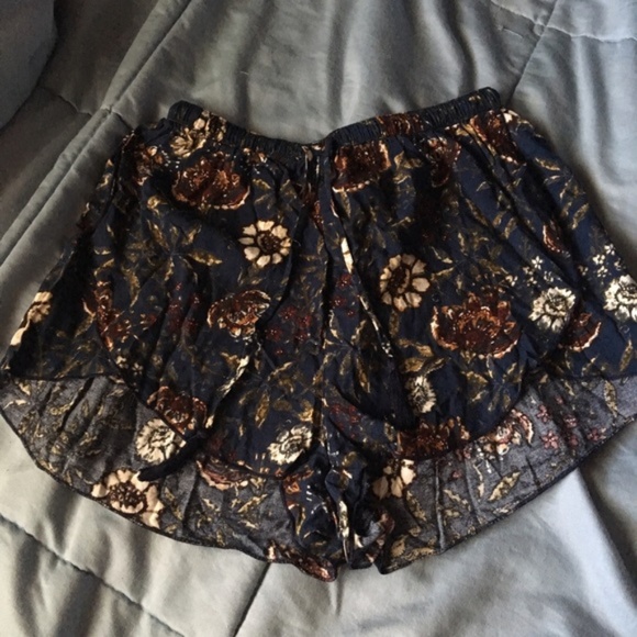 Abercrombie & Fitch Pants - Abercrombie & Fitch | Navy Flower Shorts